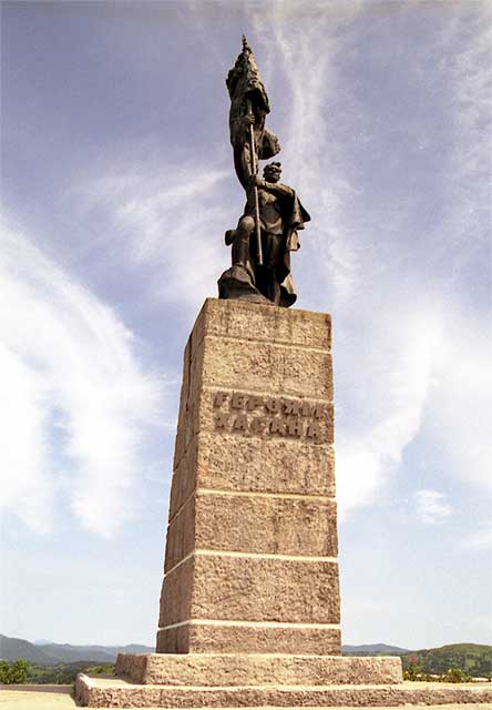 Памятник "Героям Хасана" на сопке Крестовой.