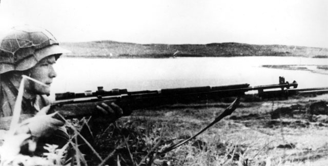 Снайпер с винтовкой Симонова АВС-36. Озеро Хасан 1936 г.
